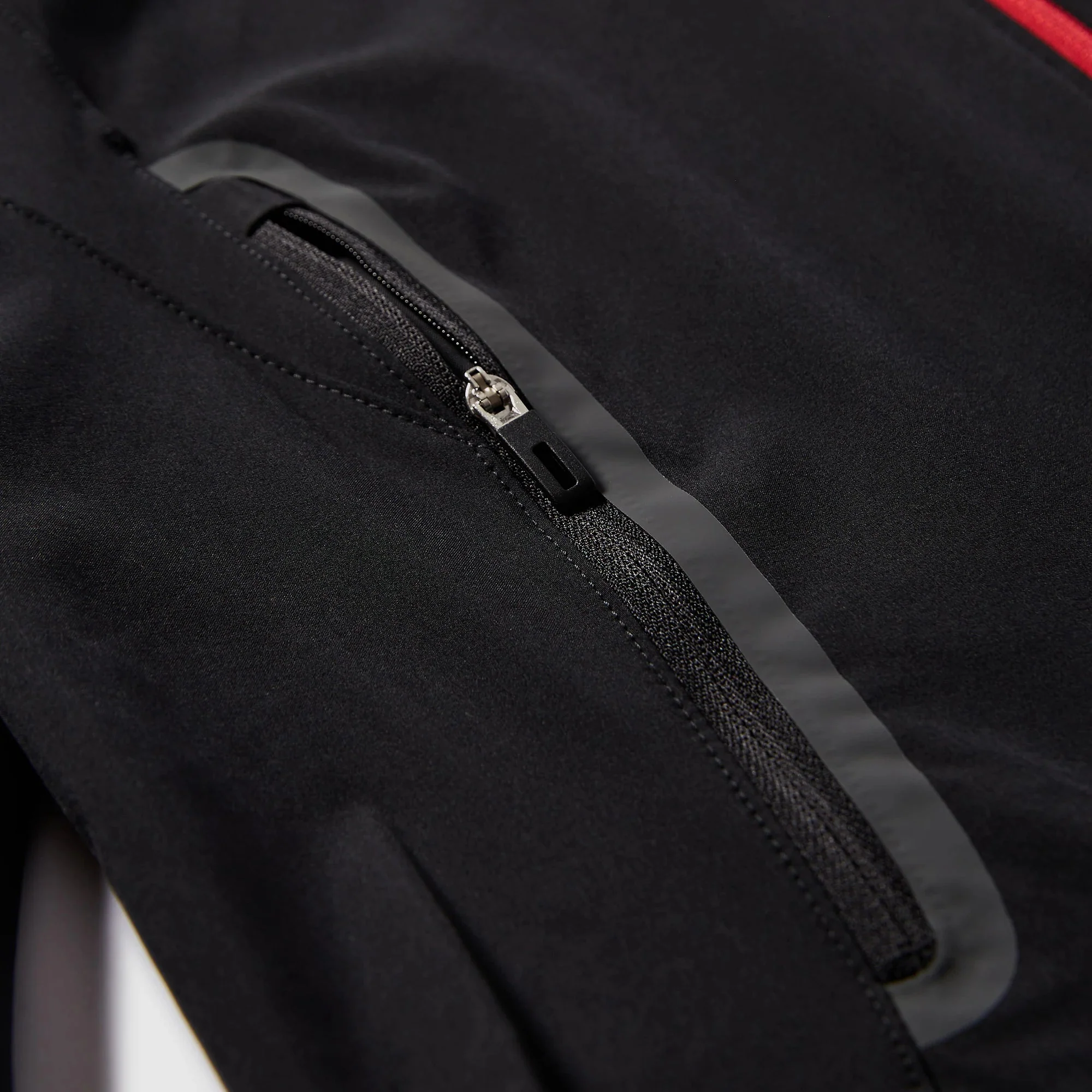 adidas Liverpool FC 25/26 VIS Tech Travel Jacket (Black/Red) - Image 7