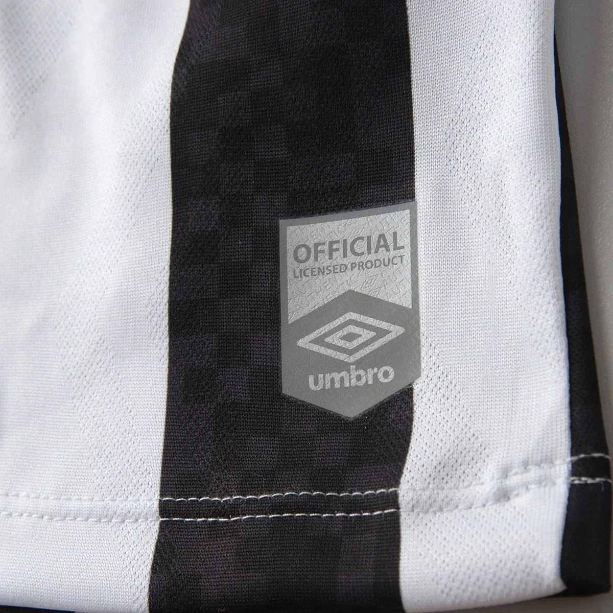 Umbro Men's Santos FC Away Jersey 25/26 (Black/White) - Image 4